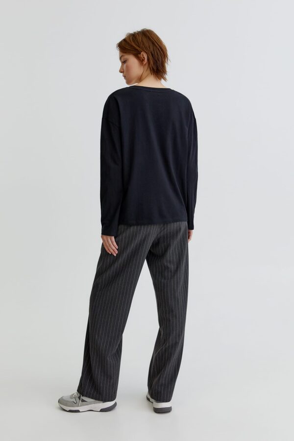 Oversized V-neck T-shirt - Görsel 2