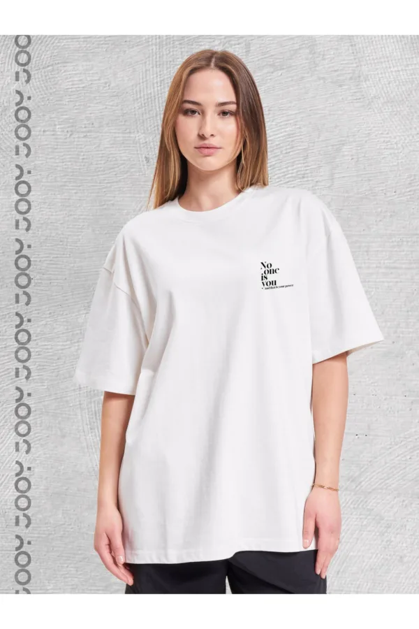 No One is You Baskılı Beyaz Kadın Oversize Tshirt - M-alttext1