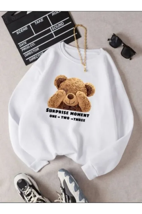 Utangaç Ayıcık Baskılı Bisiklet Yaka Beyaz Kadın Sweatshirt